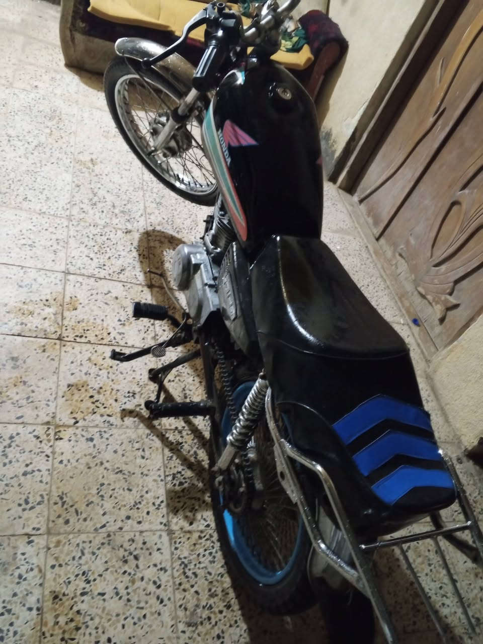 سلام عليكم نامه للبيع موديل 21بيه ورقه كارتونيه بس عندي هاي رادله براغي 11حته تفتح سن لانه مولسه ***********
