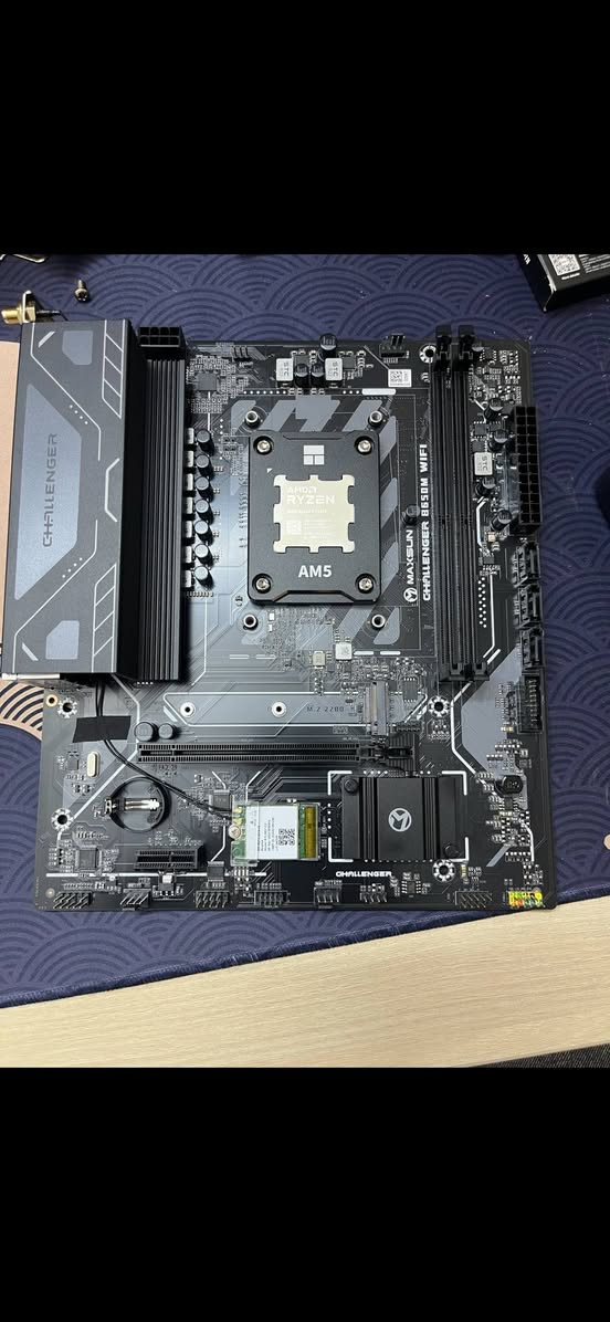 مذر بورد مستعمله نضظيفه للبيع مكاني ميسان ما عندي توصيل اذا عندك عرف ياخذه تقبل جيد جديد رايزن DD5 سعره 120وبيه مجال بسيط كلش رقمي ***********
