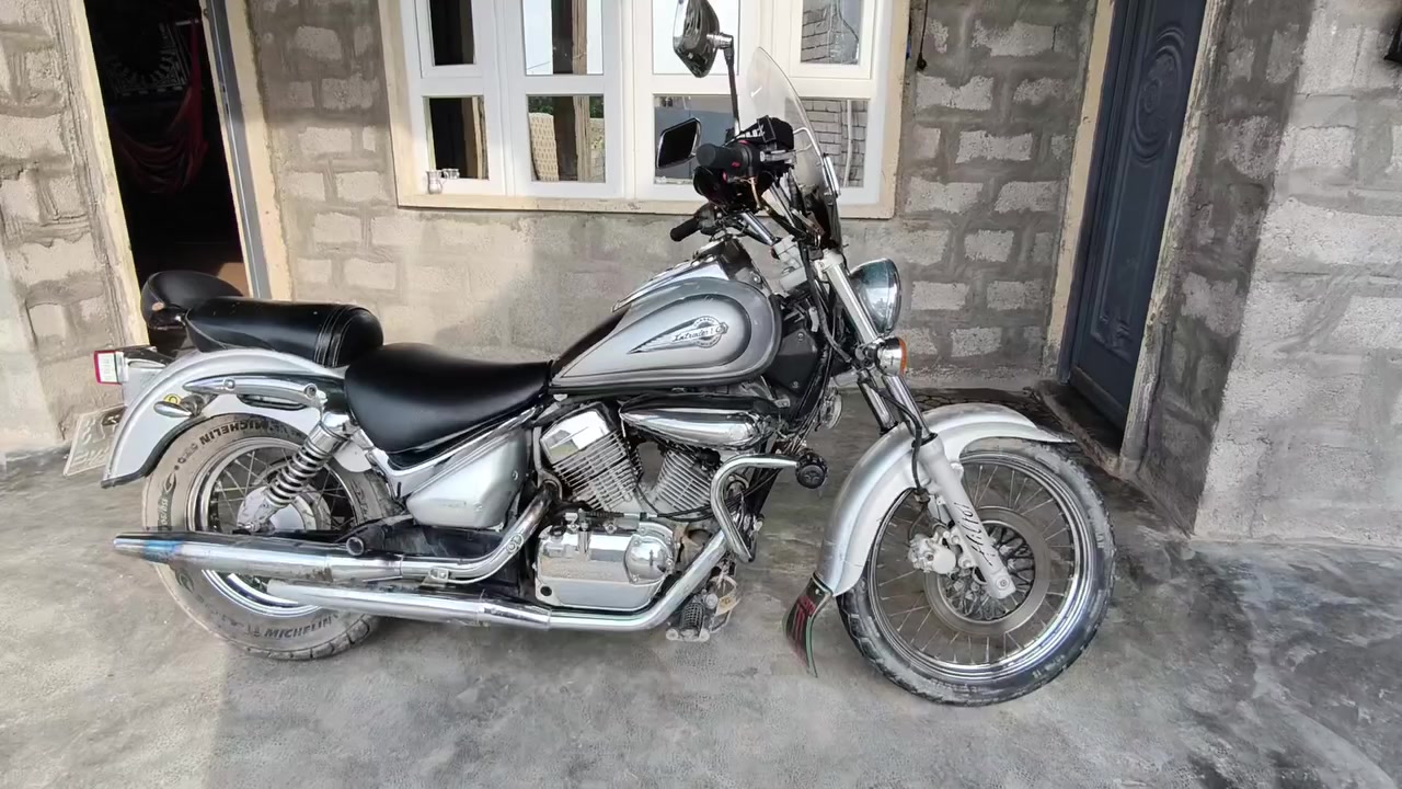 السلام عليكم . للبيع. او  مراوس بستوته تكون نظيفه 
دراجه هارلي ياباني انترودر. موديل 2004
حجم المحرك. 250cc.بستمين V ڤي.5گير
گير محرك شرط نظيف كهرباىيات كلها شغاله.
للاستفسار اتصل. ***********.واتساب
العنوان صلاح الدين قضاء الشرقاط.وشكرآ.؟
