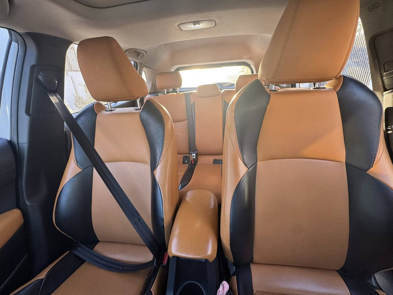 تويوتا فورتلندر موديل ٢٠٢٤
ماشية ١٤ الف 
كشن كهرباء 
جنطة كهرباء 
كشنات جلد
بيها طخه خفيفة موضحة بالصور الباب الخلف الراكب
مكان السيارة مجمع بدور بغداد او المنصور الدور السود 
***********
