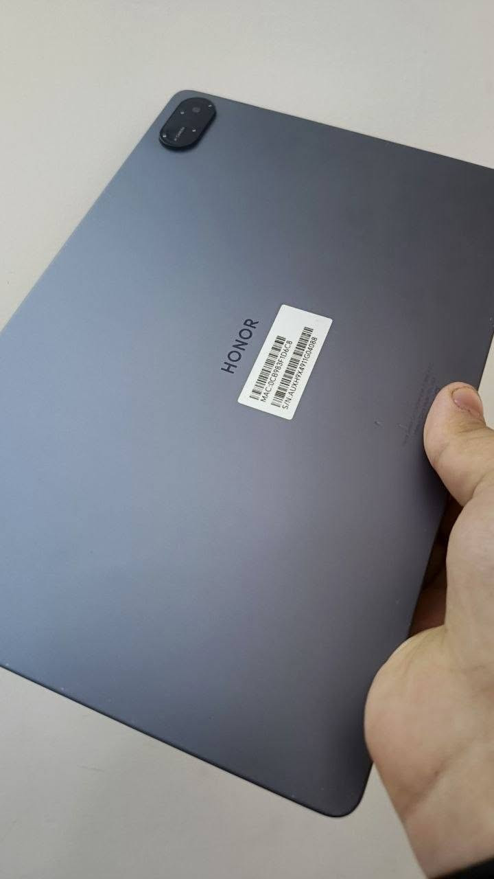 سلام عليكم ايباد للبيع ،،،HONOR Pad x8a  ،،،، تصميم املانيوم 

دقتها HD 
 مساحته 128 
 4 سماعات دبل محيطي 
بطاريه 8300 كلي انبير 
شحن تايبسي ورام 8 
ويشغل بل بوبجي 60 فريم 
معالج اسناب دروكن 680   عشوائيه 4 
والحجم الشاشه 11 انج وبدقه 90 هيرتز 
وحافات الجهاز  7.25 m.m 
وزنه 495 g 
 مستعمل شي بسيط ونضافه 95% 

سعر 250 وبيه مجال بسيط. 

متواجد واتساب ***********
