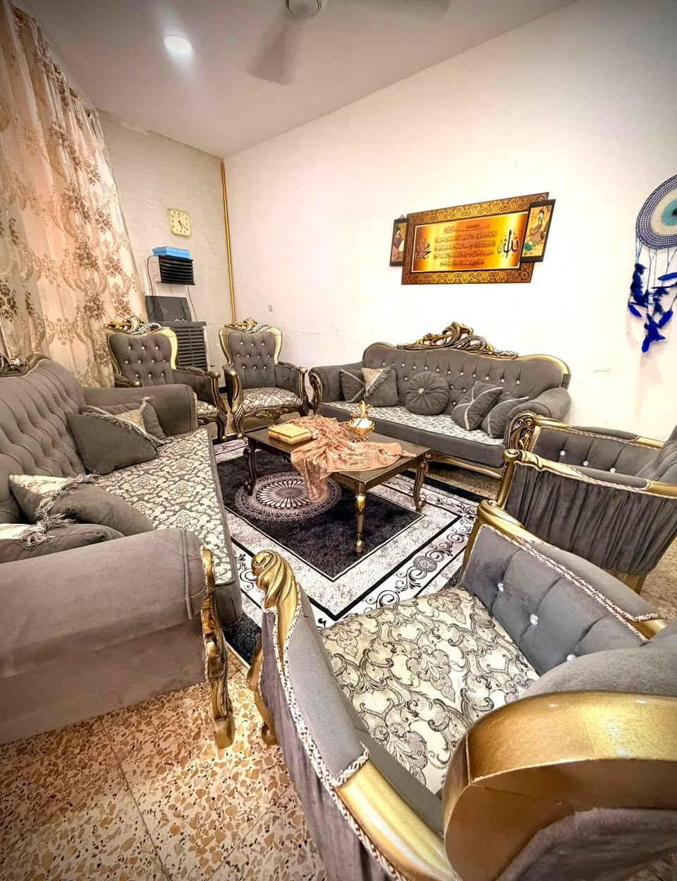 تخم زان تركي ملكي 10 مقاعد
نظيف جدا خشب كلش ثكيل وتكمه 

ممانه الحريه 

للتواصل ***********
