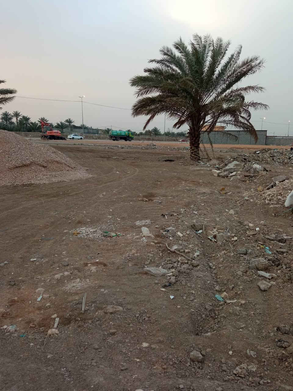 السلام عليكم عرض جدا راقي قطعه للبيع موقع شارع 100 خلف مطعم الحضاره بالتقسيم الجديد رابع قطعه عن شارع 100 مساحه 100 متر واجه 5 نزال 20 طابو ملك صرف زراعي خدمات كامله ماء كهرباء تبليط مدارس عرض الشارع 10 متر مكان جدا راقي 

الاستفسار.  ***********
