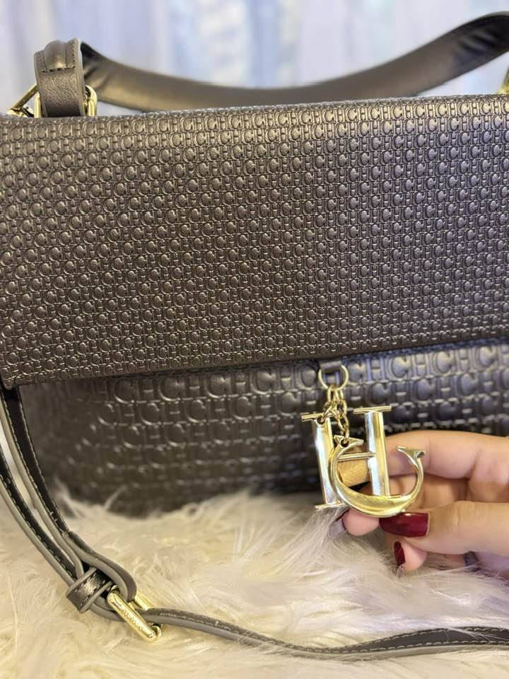 حقيبه ماركه CH امريكيه للمصممه كارولينا هيريرا


**إذا كنت صاحب هذا الإعلان وتريد حذفه لأي سبب، رجاءا أرسل رسالة إلى الدعم الفني**