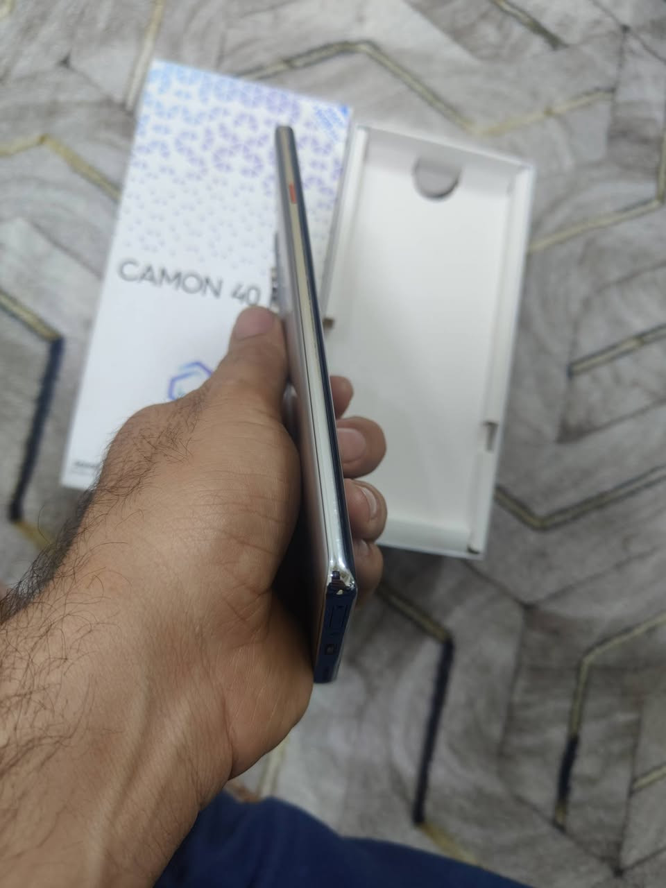 للبيع تكنو كمون 40 برو جديد مستخدم كلش قليل غراضة وكارتونة كامل للبيع او مراوس بجهاز ارقى
السعر 230 الف 
***********
