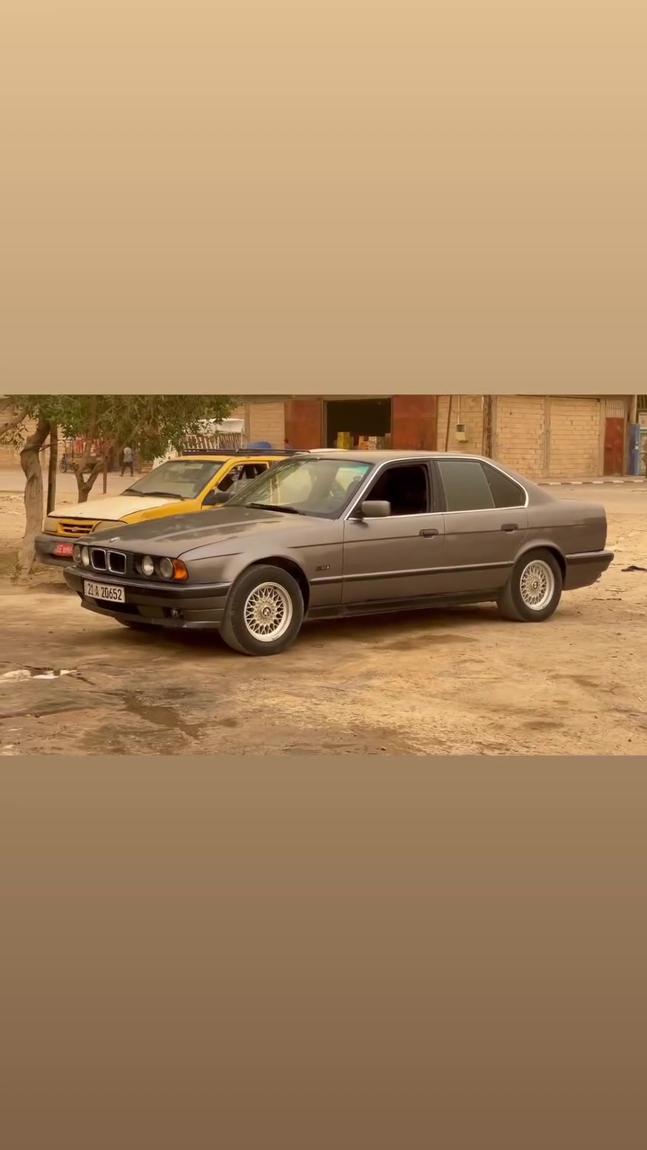 السلام عليكم اخوان.
BMW 525i E34

موديل 1990 رقم سليمانيه انكليزي وكاله او مداور حسب الاتفاق وارد يابان مصبوغه عام فقط جماليه كفاله من الضربه ولخياس مكينه تعبانه يرادله صيانه ضاربه كازكيت وبيه تبخير  ابيع مكينه على حطته لأن ماعندي فلوس اسويه كير جديد وارد يابان منضومة تبريد جديده تبريده ثلج 🥶 منضومة زنون كامله عالي ناصي وبلاجكتور سلايت فتحة سقف شغال طكتين حداديه 100/90 غرفه جديده فقط بطانة باب السايق تعبانه يرادله تبديل السياره جاهزه من كلشي فقط المكينه تعبانه كهربائيات كلهن شغالات شلع مابيه كل نقص السياره تجي تشوفه وتفحصه عجبتك اخذه ماعجبتك الله يرزقك بأحسن منه السعر 60 ورقه العنوان النجف الاشرف حي الانصار رقمي ***********
