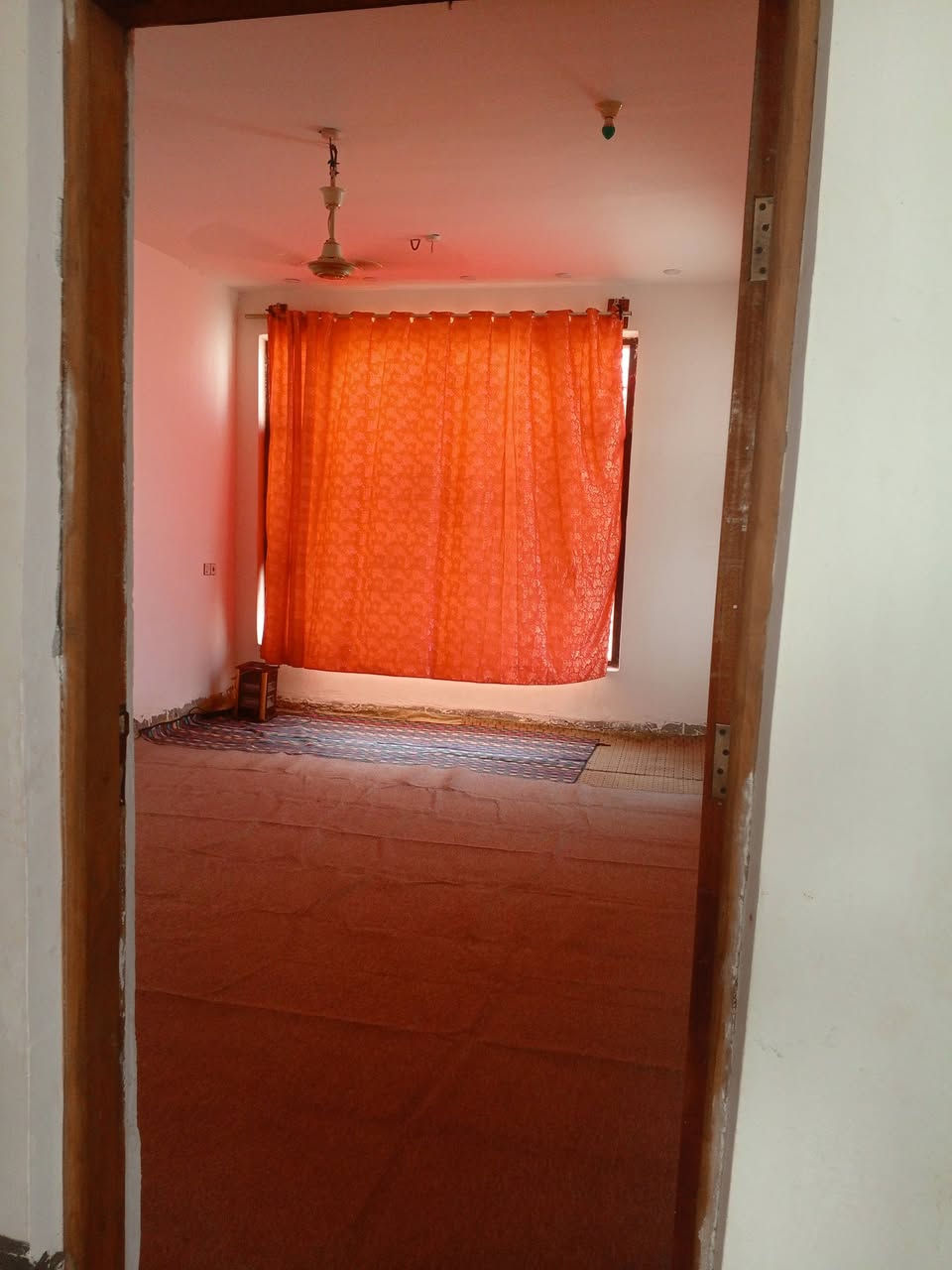 بيت البيع في واسط حي الحكيم البيت كامل ماعده الارضيه مطبك فقط المطبخ. الحمام. صحيات مساحة 225 البيت يحتوي على مجاري وانترنيت ضوئي السعر خاص رقم الهاتف *********** يحتوي على غرفتين واستقبال وهول ومطبخ وصحيات وبيتونه بناء بلوك
