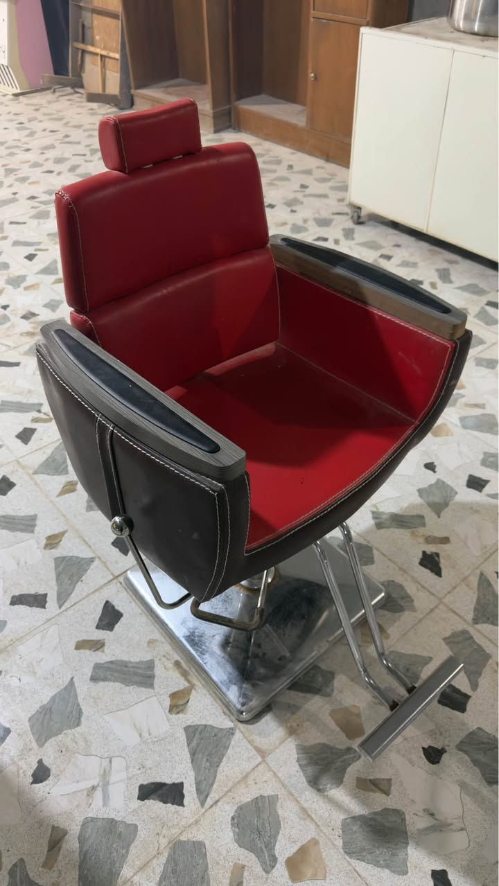 كرسي حلاقه كلش نضيف سعر 125
رقم*********** النجف, العراق
