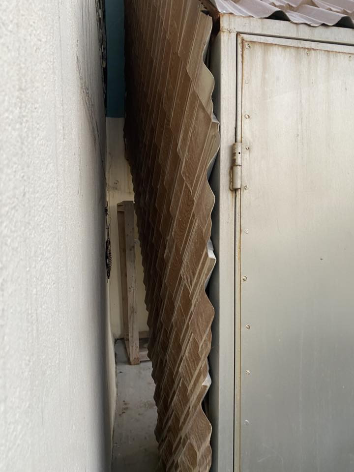 سلام عليكم 
درج حديد مستعمل تفصال ثقيل 
مغلق من كل لاتجاهات 
يتكون من ١٤ بايه 
السعر ٤٥٠ وبي مجال 
العنوان مدينه الصدر قرب قطاع ٧٣
الاستفسار واتساب  ***********
