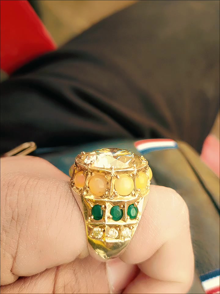 سلام عليكم ورحمه الله وبركاته
مو زنايت قطعتين كدام عينك ثكيلات كلش وصياغات يدويه قفل 600 بدون عمله *********** مره خصت الادمن
