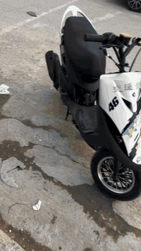 السلام عليكم ورحمة الله وبركاته اخوان دراجه للبيع دراجه مكينه ٤٩ رنبه ما مفتوحه كفاله عامه ما ناقصه برغي السعر خاص هاذه رقمي *********** رقمي وبي واتساب
