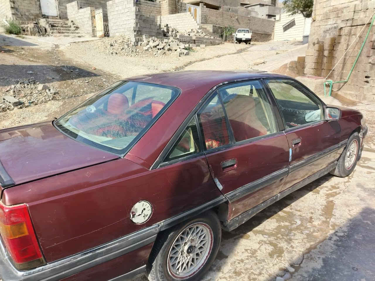 سلام عليكم اوبل اوميك موديل 91 رقم ديالى محرك بيه صرف قليل سنويه منتهيه مصبوغ عام جماليه محرك 20شرط تحويل  العنوان ديالى جلولاء سعر 32وبيه مجال رقم***********
