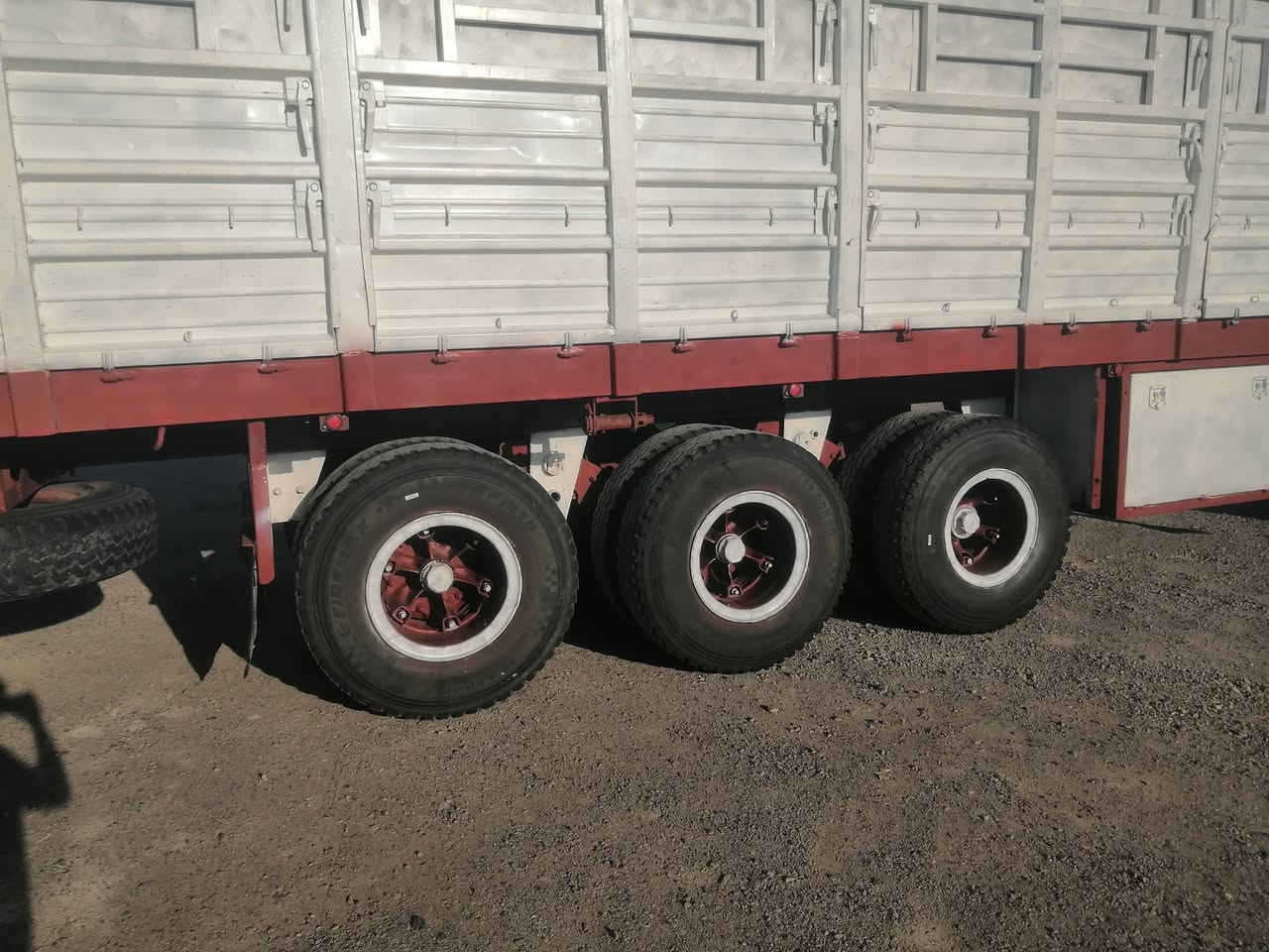 السلام عليكم للبيع عربانه جناب 3 دناكير شاصي 18 طول 12 او نص ارتفاع 185 السعر 85 الاستفسار لاتصال علئ الرقم ***********
