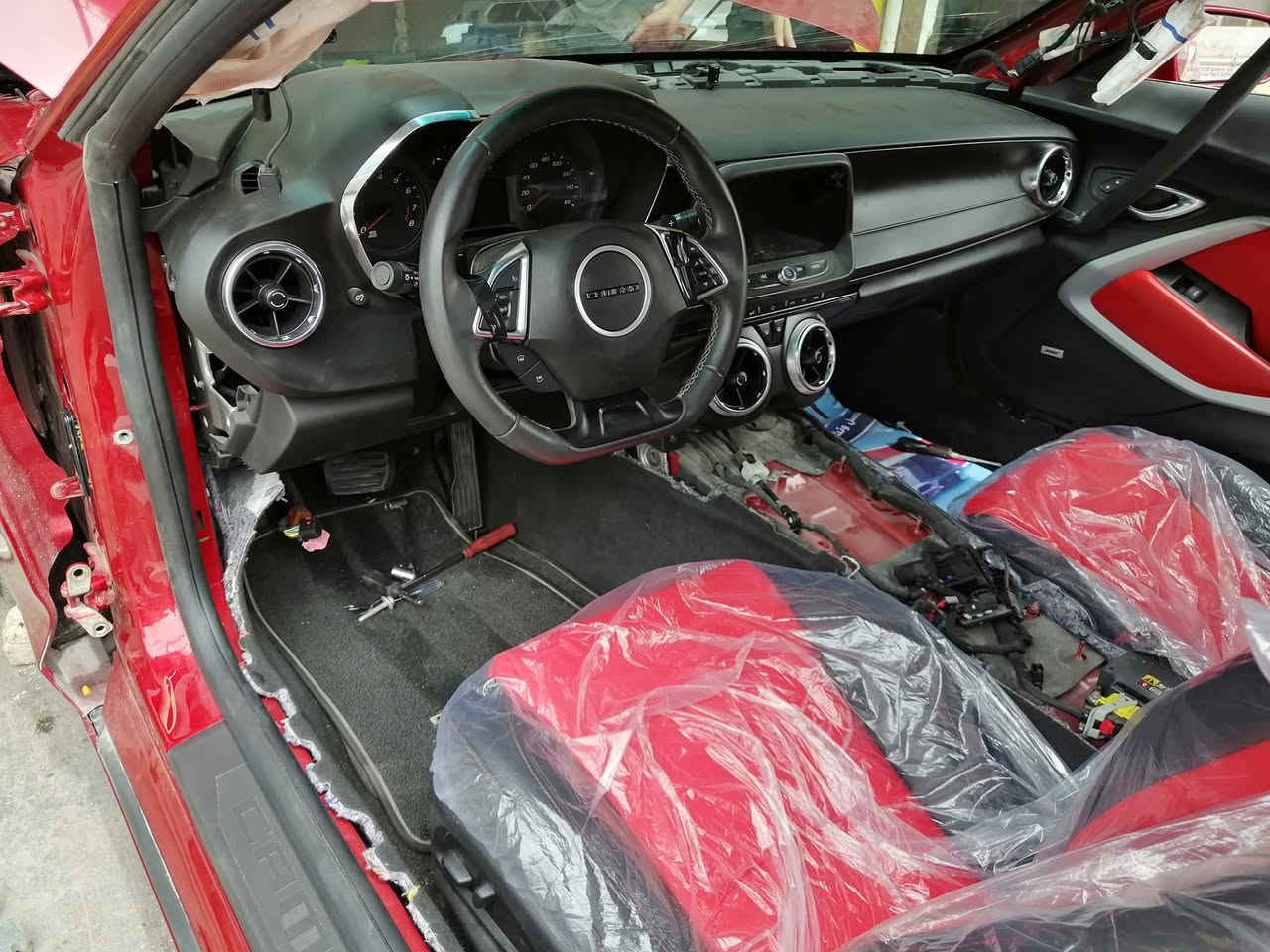 من الاعمال اليومية للورشه 💯 ✔️✔️
تم الفحص بالجهاز السونار الالكتروني الحديث
وفتح دشبول #كمارو_2019 
لتبديل #فريز_التبريد_الاصلي.
مع #شحن_غاز 1234yf#الايطالي_الاصلي
مع ضمان سنتين بوصل مقدم من الورشة
علما جميع المواد التي استبدلت اصلية من الوكالة 👍
               ************************
❓كما يتوفر لدينا #جميع #الادوات #والمواد #الخاصة #بمنظومة #التبريد #الاصلية #لكافة #السيارات
#خدمات #ابوياسر_لتبريد_السيارات
#بغداد / #شارع_النضال/ #القصر #الابيض/
مقابل #مدرسه_السعدون.
‏‎#متواجدون_كل_ايام_الاسبوع ✅
                ==========================
                   الفحص وتحديد العطل مجانا
*********** حسين 
*********** ابوياسر
