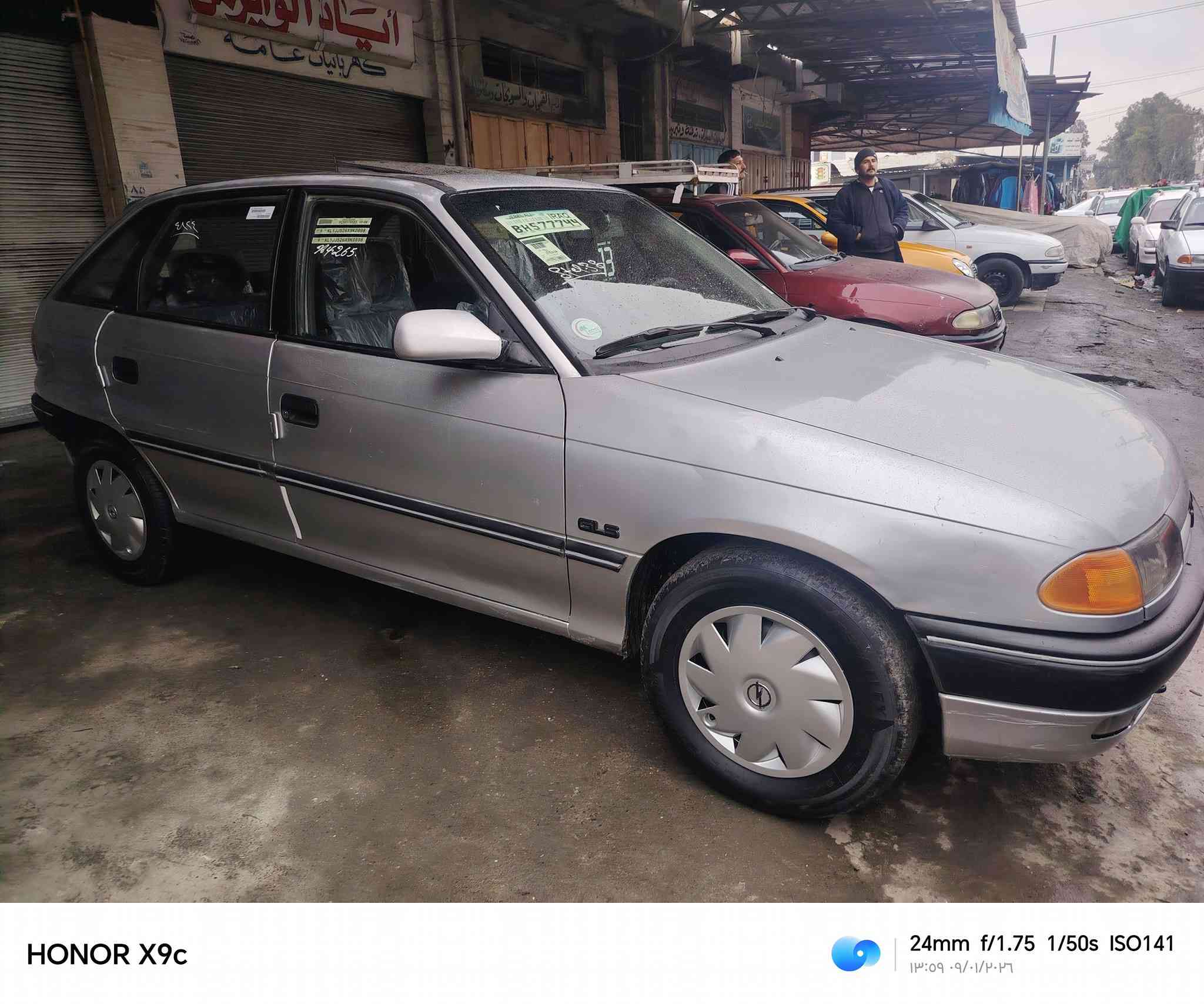 من رخصة الادمن... استره للبيع حجم 18 كير ومحرك شرط. صبغ بس الدواير سيارة جهازه فتحه سلايت طخم جديد سنويه عظم شرط الوكاله والتحويل.. داخل فول نضيف جامات كهرب موديل 92.. السعر 48 بيها مجال للطيبين.. العنوان موصل الأيمن ***********
