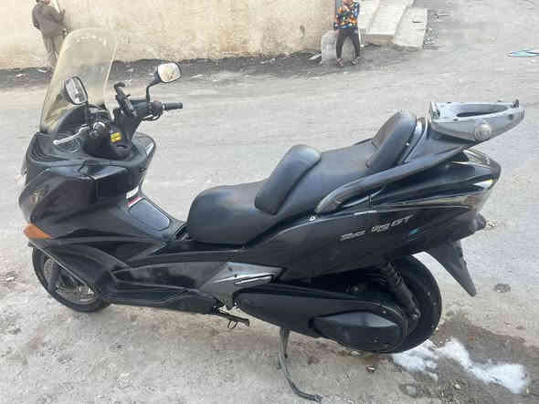 اعادت النشر بسبب الوعود الكاذبه ✅بيع او 🎖️ مراوس حسب  القناعه  السلام عليكم اقره المنشور للخير سلفر ونج 400GT محرك مكفول تنقيص وتبخير الدراجة عليه ادمه كامله يم مصطفى قبل 16 يوم وتشمل (تايرت امام جديد ودسكات+تاير خلفي جديد ودسكات+فيت بم جديد +فلتر شوته جديد+كلج خلفي وكاله جديد وقايش جديد+بلكات جديده +تنضيف نوزلات وتبديل مجاول +تصفير فلنجات ❌بس هاي الادمه كلفتني375 الله شاهد ) دراجة عليه ادمة كامله شغل وطلع لشمال شلعه ومعدل 160 دراجة فقط كفره نضافته80‎%‎ وصور كدامك شوف بعينك كهربائياته كله بلادي عالي ناصي فول دهن كله موتل مي اخضر بانزين مره محسن مره عادي شباب من الاخير قفله 16 قفل قفل لحد يخابر ويكلي شبيه كلشي موضحلك بلمنشور وصور رجاً رجاً قفله 16 بدون عمله مكاني بغداد الحسينيه او بوب الشام استفسار اكثر ***********
