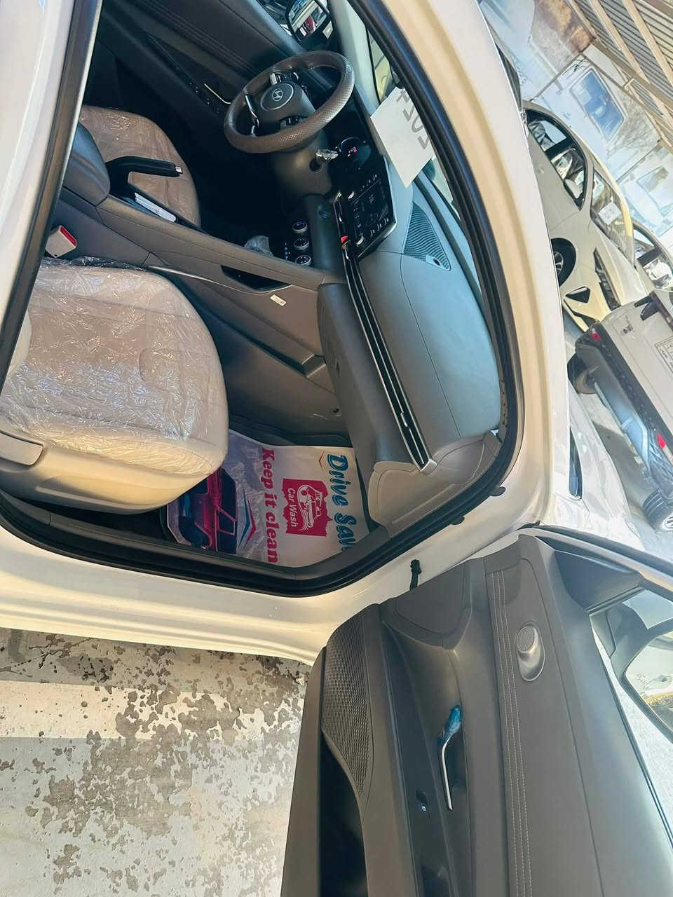 النترا.    2024 خليجي كوري.   رقم بابل  انكليزي بأسمي 

       محرك 2000.     السعر182     ماشيه40
    
المواصفات فوووول .  ابو الضمان   كفاله عامه
شاشه ديجتال 
بصمه   
تشغيل عن بعد              
جنطه ذكيه كهربائية            
فتحه سقف                   
محرك 2000.                              
حساس لايت 
حساس خلفي بلادي 
حساس أمامي بلادي 
تبريد قطعتين
كاميرا خلفيه بلادي 
جي بي اس
نضام تشغيل الكاميرات 
شاشه  كبيره اصلي ابل كار بلي 
نضام ترحيب مري شفط
نضام مود درايف إيكو وسبورت و عادي
تحكم ستيرن
5 ويل كب كروم حجم 17
لد امامي نهاري
 شباك نيكل
مانع انزلاق
مانع انحدار 
لايت عدسات زنون 
ايرباكات
جهاز موازنه ABS

للاستفسار الاتصال 
***********ابو قاسم العماري
