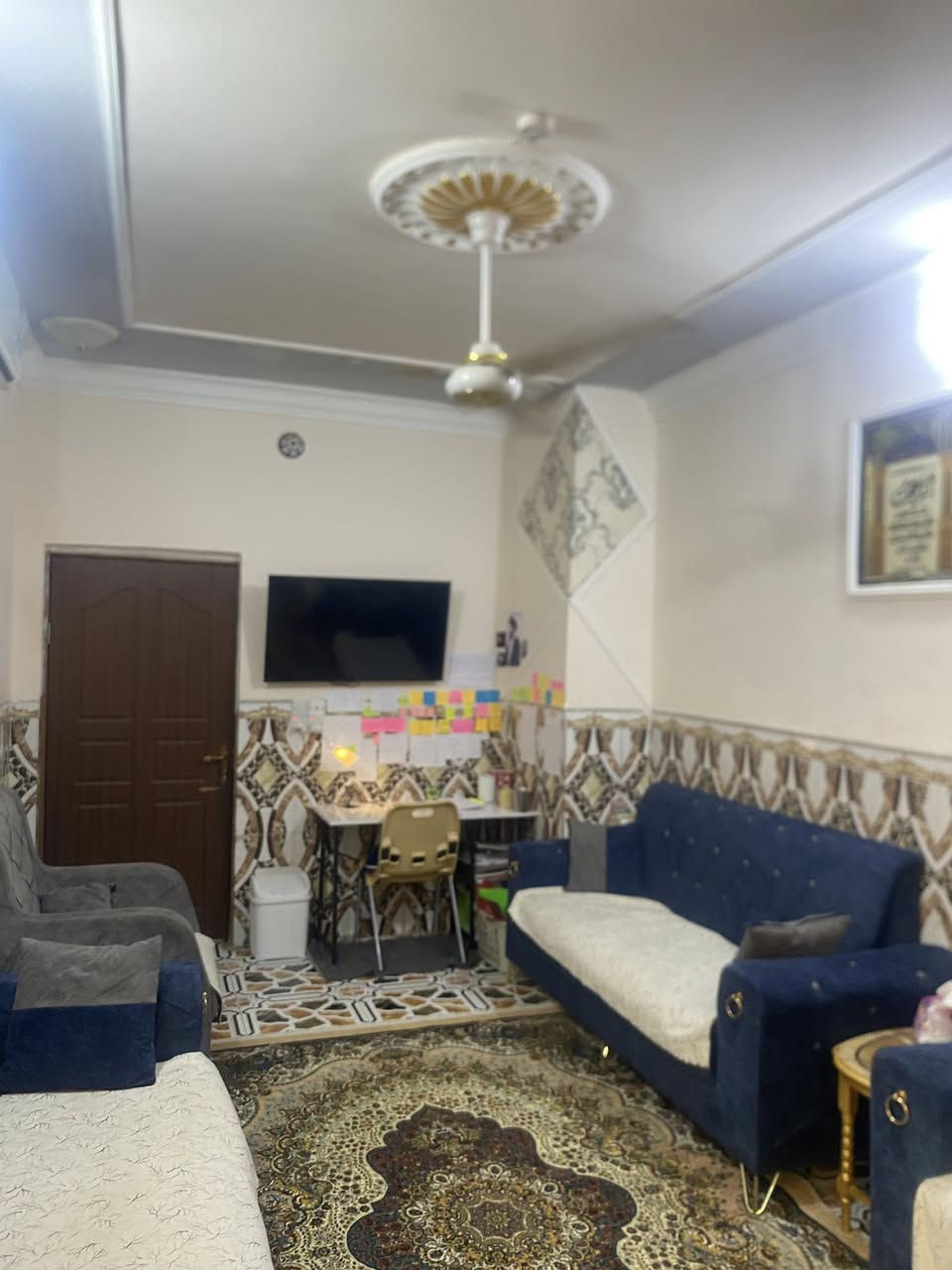 مشتمل للبيع المساحه 100متر  طابقين يحتوي الطابق الأرضي على صحيات واستقبال وصاله ومطبخ والطابق الثاني يحتوي على غرفتين وصاله وصيحات 
المكان كوت حي الجهاد (زويرجات)خلف شارع بيت صبر والسعر مناسب وللاستفسار على الرقم ‭0771 430 6942‬
