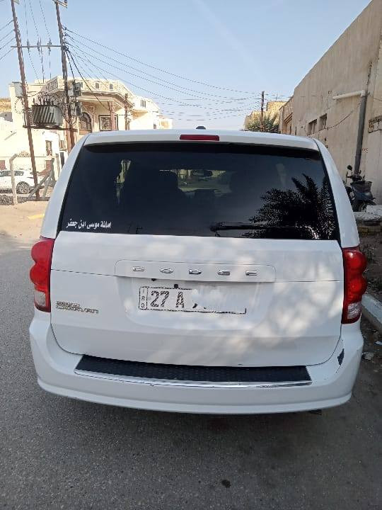 دوج كرفان موديل 2016 بيها صبغ البنيد و المدكر الامامي اليمين نفس القطع ماشيه ١٦٠ كيلو مكفول كير و مكينه السعر ١٥٥ بيها مجال العنوان ناصرية تلفون ***********
