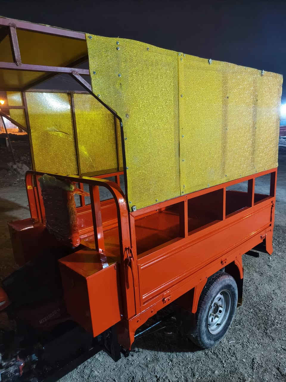 مديل 16امتيار نضيفه رقم وسنويه
مكاني قرنه شارع الضباط سعر 1850وبيه مجال حك الجيه ***********
