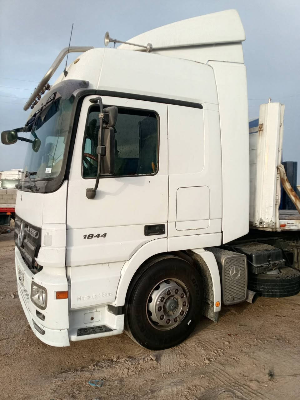 اكتروز مديل 2006 مكينه كير جدد تبريد تدفئه شغال تخم تاير مكفوله من الصبغ رقم اربيل الدولي سنويه لل28 
سياره جاهزه للعمل عربانه مربوطه عليه السعر 3دفاتر وبيه مجال مكان بصره ***********
