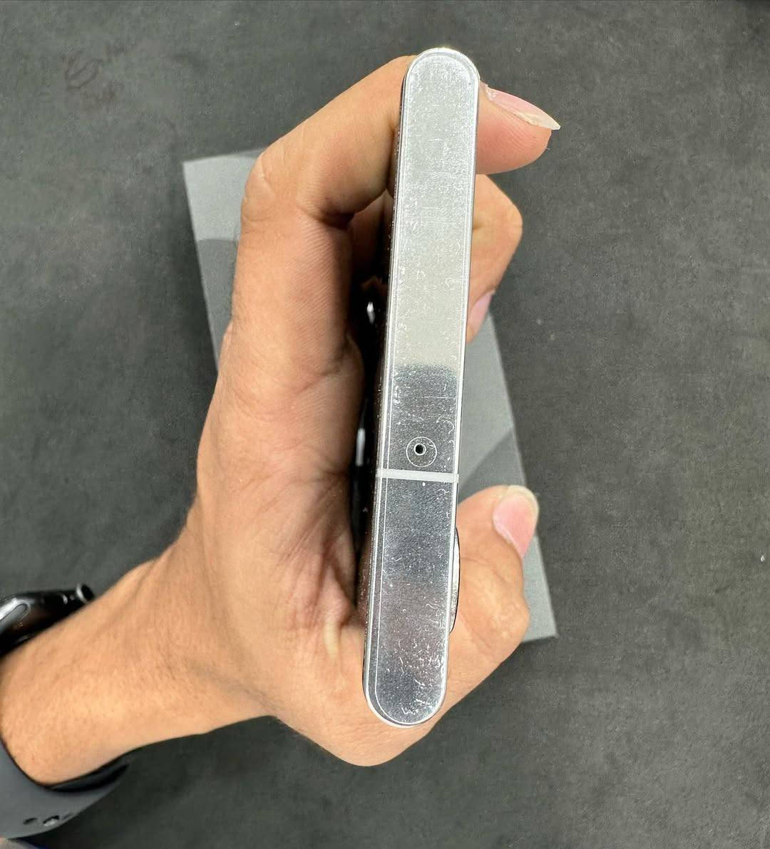 كالكسي s22 الترا ذاكره 512 عشوائيه 12 
للبيع او مراوس جهاز شرط الفحص بي ضمان 
نضافه 100% شركه جبال شاحنه اصليه كارتونه ضايعه لونه ابيض لونه مميز ذاكره 512 
 مع شاحنه اصليه جهاز بعده نضيف جهاز بصمه كامره تقرب كيلو متر رقم الهاتف *********** مكاني كربلاء سعره 580 كربلاء, العراق
