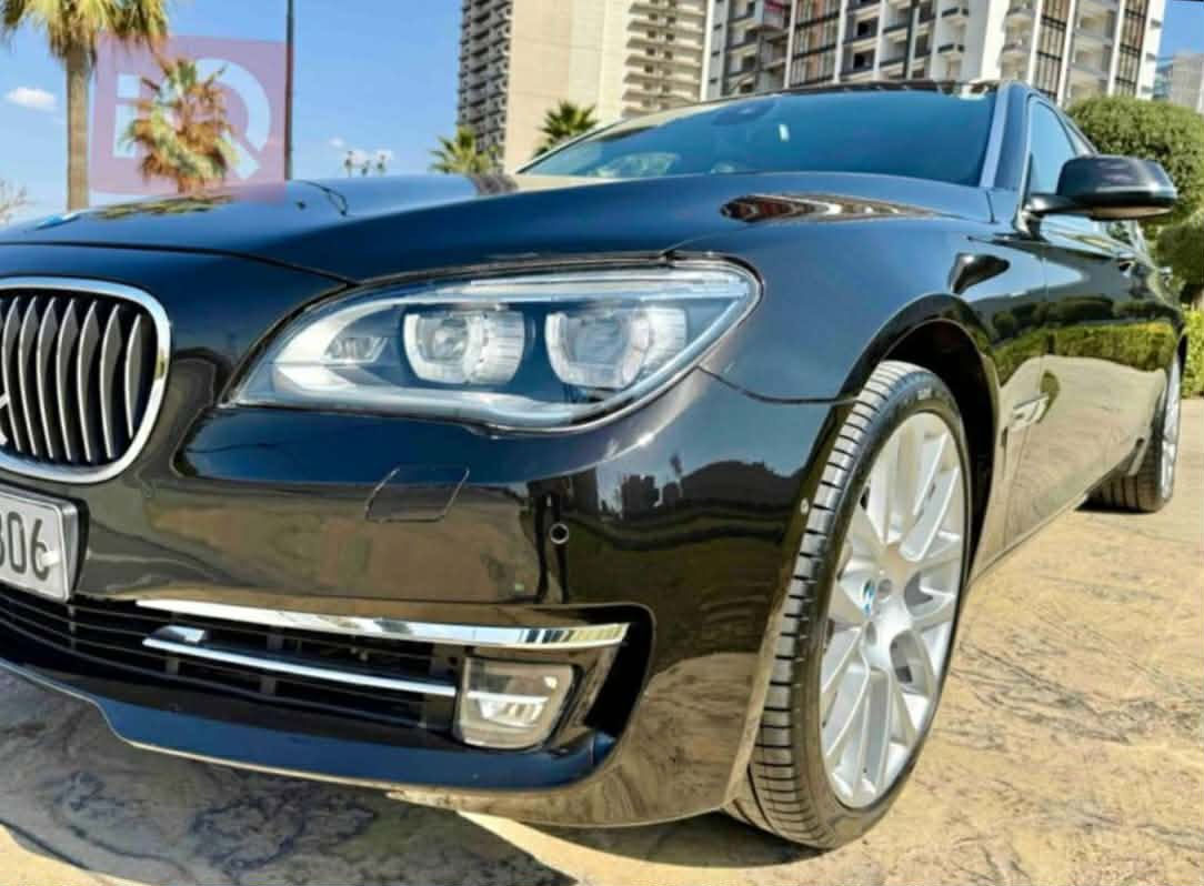 شباب صلوا على محمد وال محمد بيع او مراوس نزل شنو عندك.
حجم 750 

فول واحد ع واحد اعله موصفات 

موديل 2014 

مكاني بغداد 

*********** بي واتس
