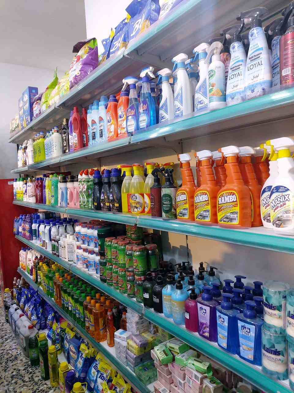 سلام عليكم ماركت للبيع بغداد للحسينية الراشديه مدخل الحمل  تحتوي على ١٢ عارضة براد ٤ عارضة مجمدة كبيرة سستم كاميرات ١٦ كاميرا عارضة كيك وعارضة مقبلات وعارضة جكاير وعوارض كرزات وفاترينات كوزمتك وعوارض بهارات ميز كاشير سبالت عدد ٢ مولد كاتم ٢٦٠ امبير وفيها كثير من المنتجات *********** بس الشراي يتصل
