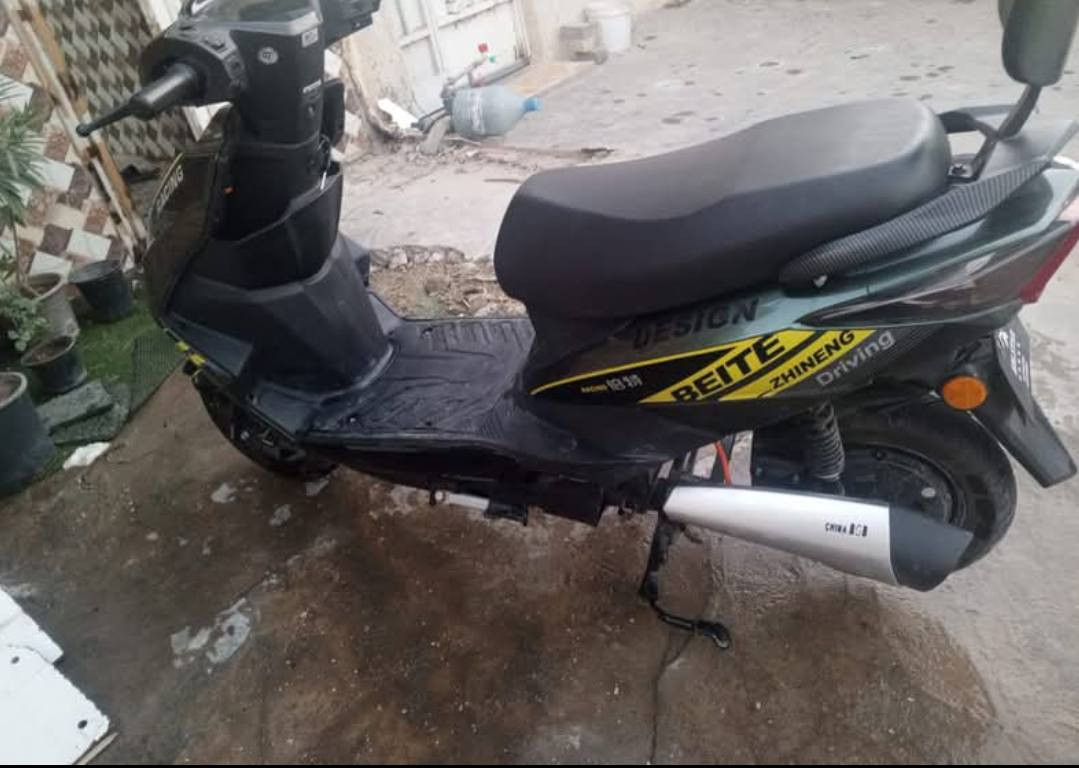 دراجه سكنس شحن السرعه ٦٠ الملف ٢٠٠٠ والبطاريات زينه واستعمال اقل السنه دراجه شغاله ومبيها اي عطل تمشيك مسافه ٤٥ كيلو بل شحنه الوحده السعر ٦٠٠ وبيها مجال للطيبين والمكان بغداد مدينه الصدر وهذا الرقم *********** بغداد, العراق
