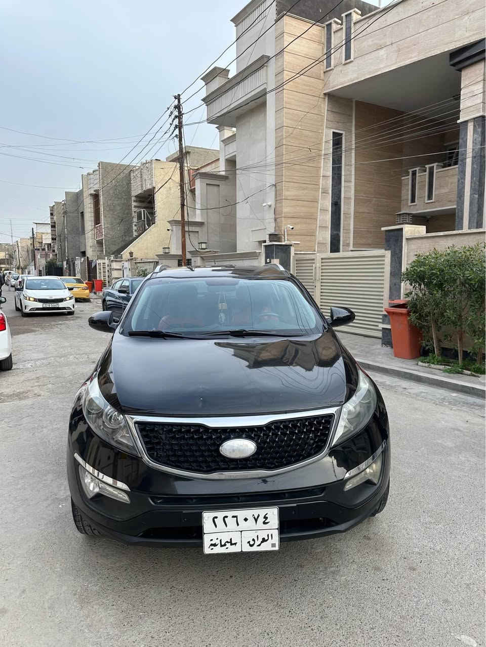 اسلام عليكم للبيع او مراوس. حسب. القناعه. سبورتج 2016 وارد امريكي. داخله للعراق  دعاميه فقط.  وبلعراق صاير بيها جاملغ امامي. وشبر من التكمه مباوك  بدون ايرباك بدون لوغود ولا شواصي.  محرك 2400 جي دي اي.  كير ومحرك كفاله. صدر امامي. وخلفي كله جديد  مسويلها ادامها من نوزلات وبلاكات وقاعدة فيت بم. اقل شهر.  ماشيه 55الف حيقيقي.  تخم تاير.جدد فضضل من الله السياره متصرف عليها ربع. جاهزه من كل نواحي  
موصفاتها

بصمه تشغيل 
بصمة ابواب. 
تحكمات 
شاشه لمس بلاديه 
كامره خلفيه 
حساسات  
كشنات جلد + تتدفئه +بريد 
كشن كهرباء. 
تبريد ❄️ 
تدفئه 🔥 
مكان السياره بغداد حي. الحسين. 
*********** 
السعر 135 $ وبيه مجال بغداد, العراق
