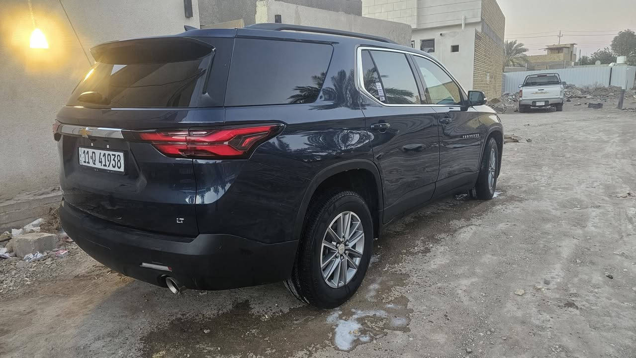 السلام عليكم ترافرس موديل 23
مواصفات Lt2  معروفة 
مفتاح التشغيل بصمة وتشغيل عن بعد 
3 قطع تبريد 
5 بصمات ابواب 
صندوق كهرباء 
كشانات الامامية كهرباء 
تدفئة بالكشنات 
تدفئة مقود 
سايد بريك بصمة 
شاحن موبايل واير ليس 
مخارج UBS
رادار امامي + تحديد مسار 
رادار جانبي نظام النقاط العمياء 
اشارة بالمرآة 
شاشة قاصة تدعم نظام الاندروي
كشافات امامية زنون 
حجم الاطارات 18 انج ويل كب 
حجم المحرك 6 سلندر  3600 
ناقل الحركة 9 نمر 
عداد المسافات الحالي ٦٥ كيلو متر 
السيارة رقم بغداد الجديد انكليزي 
الضرر البنيد فقط ما مبدل نفسه  
ايرباك كشن  الستيرن طاك 
عنوان  الناصرية  رقم الهاتف *********** بي وتساب
صور السونار
