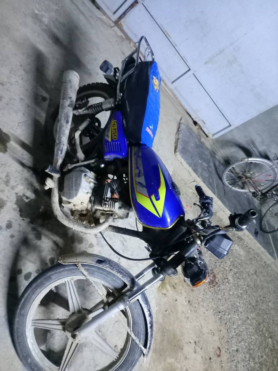 السلام عليكم دراجه ايراني  البيع او مراوس مبايل ايفون  12 13 14 فقط اتواصل ع رقم ***********
