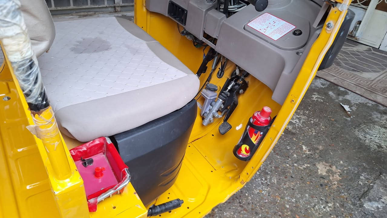 السلام عليكم تكتك ٢٠٢٠ بس مسجله بل سنويا ٢٠١٩ السنويا جديدة والهزه جديده رقم الماني  تحويل ثاني يوم شباب التكتك بلاديا برغي ممفتوح بيها لا من المكينه ولا من الكشر اسباين الشركه وياها وجك الشركه وياها متروكه جانت مماشيه بل شارع التكتك ماشيه 3000بس كفاله عامه من كلشي الرقم نينوى تحويل اي مكان تحب بغداد او خارج بغداد يدلل عليناالمشتري(بلاديا وين متحب جيك وين متريد وديها يم الفيتريه)السعر ثمانيه و400 وبيها مجال بسيط والشراي يتصل مكاني بغداد الجديده رقمي ***********
