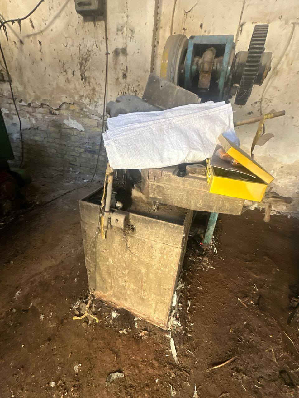 📢 إعــلان بيع معمل تورنة كامل
السلام عليكم ورحمة الله وبركاته 🌿

يوجد معمل تورنة للبيع يحتوي على:
⚙️ تورن عدد (2)
 • الأولى: صناعة روسية
 • الثانية: صناعة ألمانية
 • الحجم: متر

🛠️ معدات إضافية:
 • دريل ثابت
 • كوسرة قطع
 • سناور تعديل شيش حديد
 • مقص

📍 الموقع: بغداد – حي العامل
💡 المعدات نظيفة جداً ولكن متروكة (غير مستخدمة حالياً).

💰 السعر الكامل للتورنات والمعدات: 7,000,000دينار عراقي وبيهن مجال للشراي

📞 للاستفسار والمراسلة: ***********
