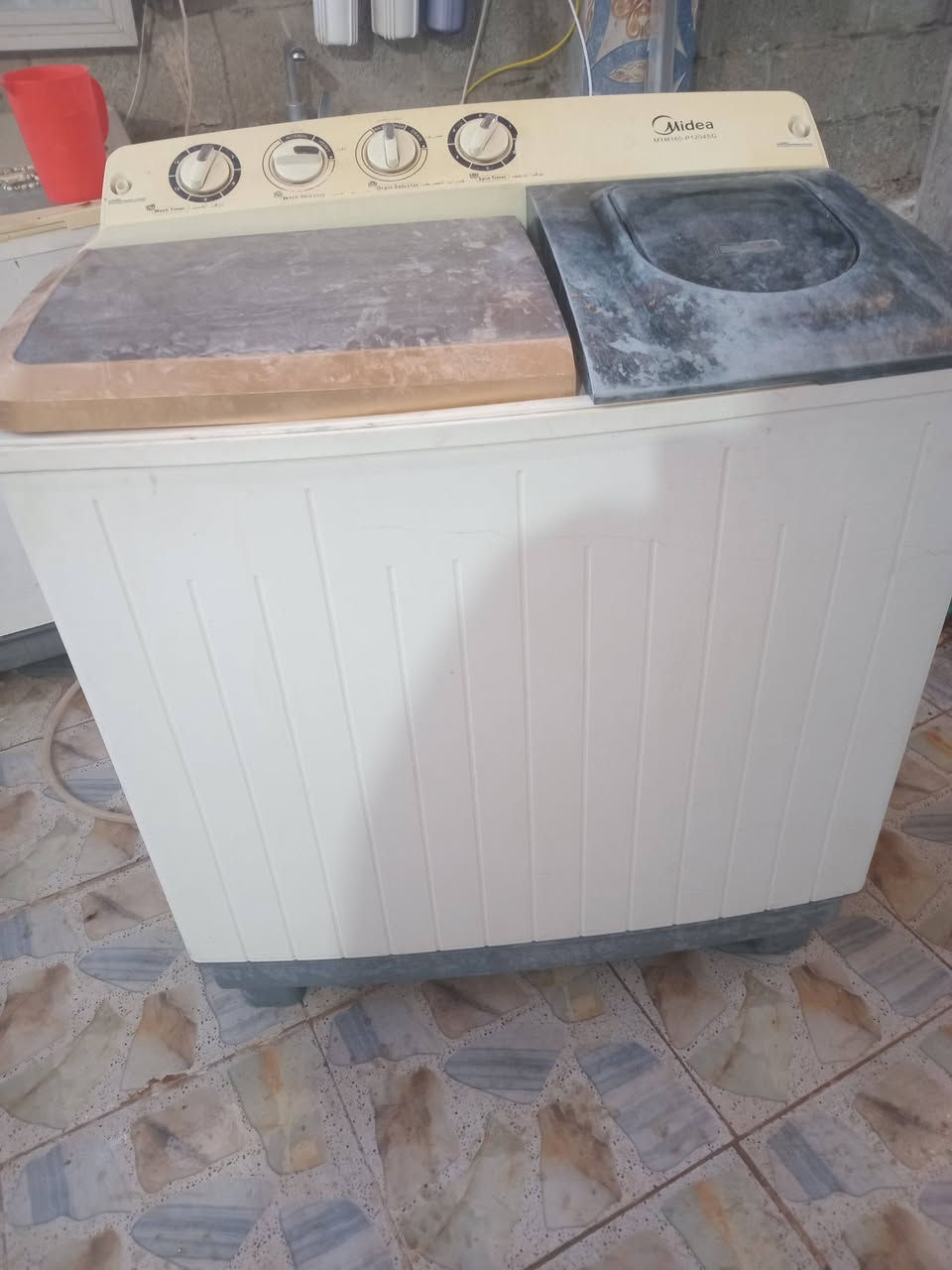 سلام عليكم غسالة للبيع شرط شغل نظيفه ماداخله تصليح ابد السعر خاص او تصال ع رقم الهاتف ***********
