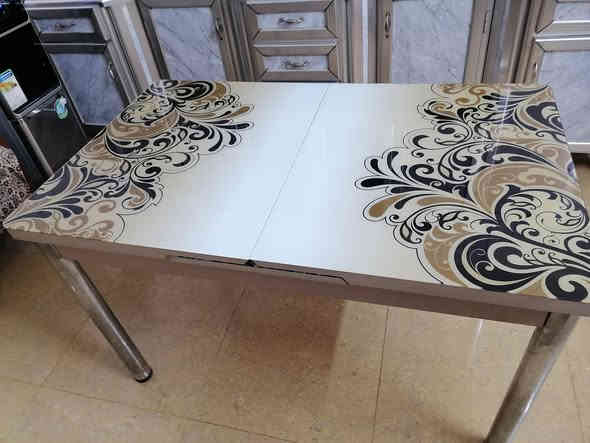 ميز طعام للبيع تواصل واتساب *********** كلشش نظيف
