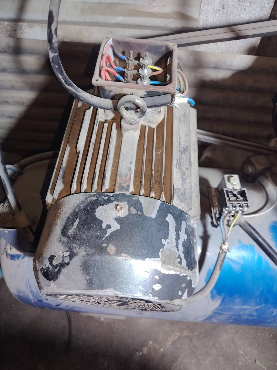 سلام عليكم البيع ثري فيز جديد واذا اكو مراوس ب سنكل ١٠ حصان اراوس مكان بغداد ابو غريب  السبب ثري فيز تعبان يمي


**إذا كنت صاحب هذا الإعلان وتريد حذفه لأي سبب، رجاءا أرسل رسالة إلى الدعم الفني**