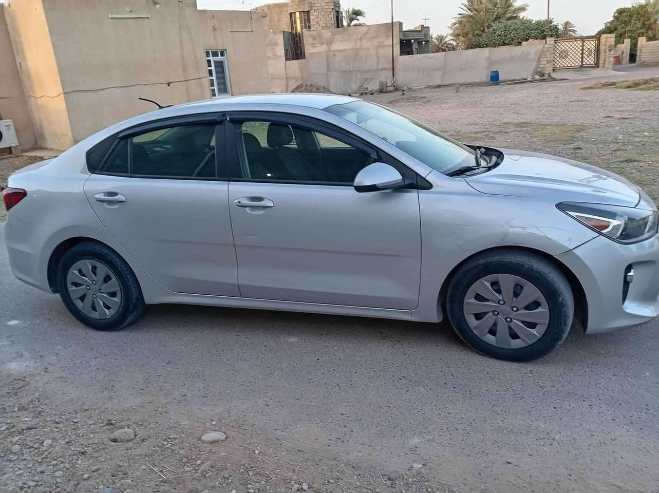 سياره للبيع 
السعر ٦٥ ورقة وبيها مجال شرط التحويل مكفوله
العنوان بغداد
للتواصل واتساب 
او الاتصال على الرقم ***********
