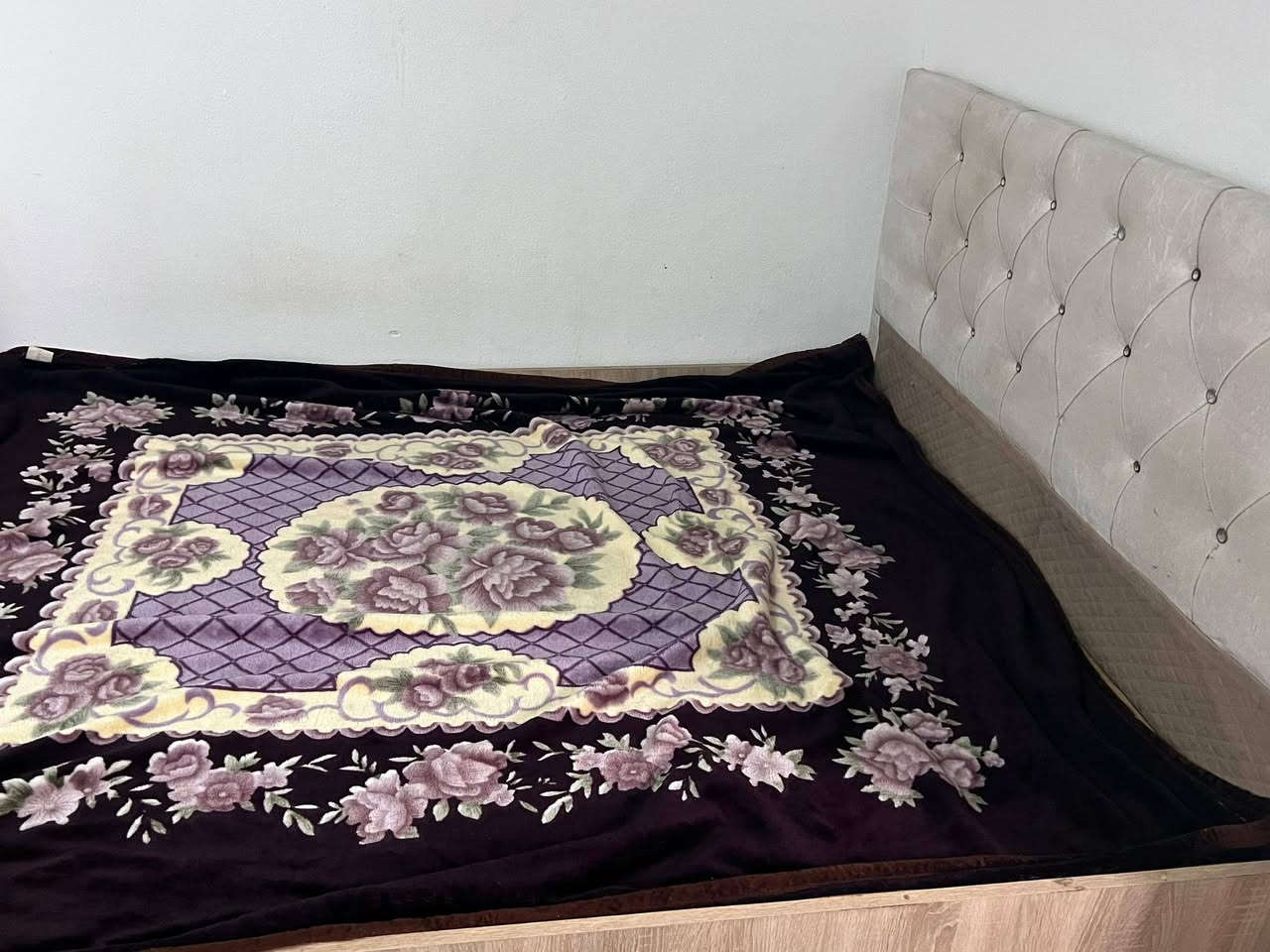 ا
غراض بيت كاملة للبيع 
تواصل ***********
