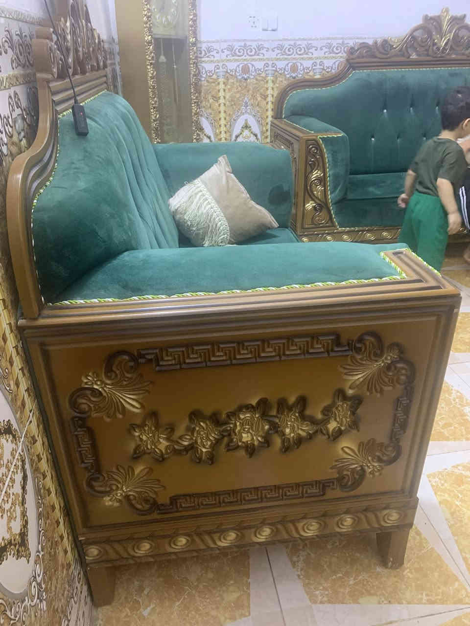 السلام عليكم تخم نظيف جدا 10 مقاعد وياه طبلات عدد ٣ و ساعه ملكيه للبيع مكاني بعقوبة التحرير  مقابل مركز شرطة التحرير للاستفسار اكثر الاتصال بالرقم ***********
