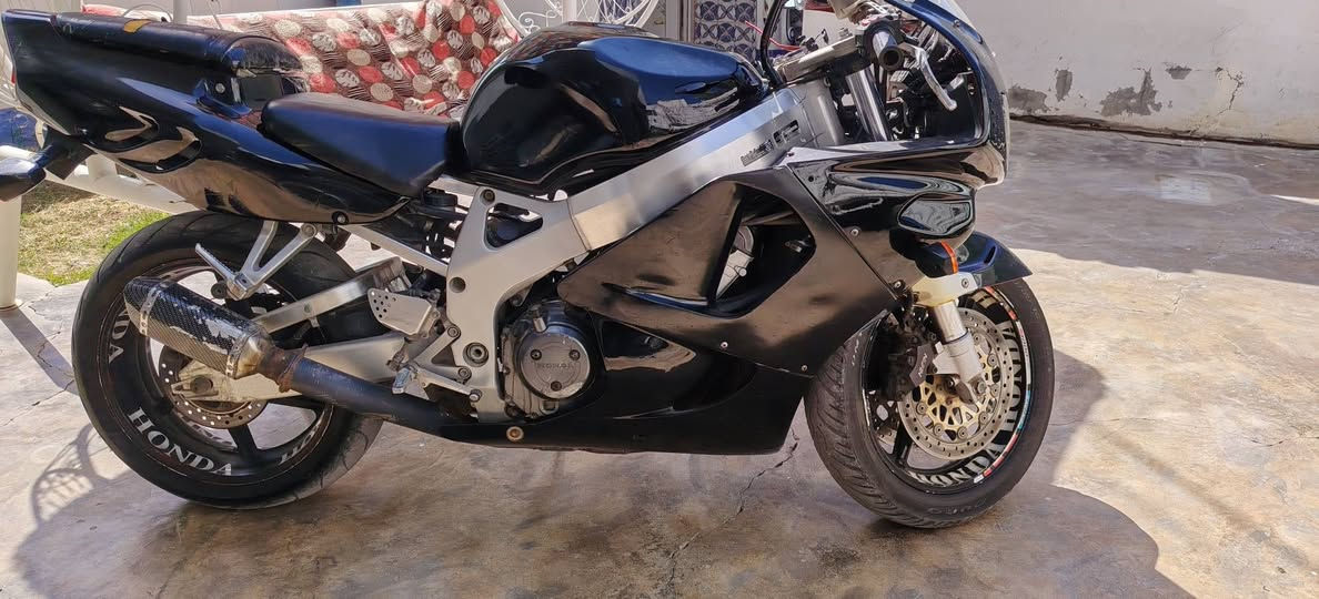 سلام عليكم
HONDA 919 
cbr 919
للبيع
المكان ديالى بلدروز
الدراجه مديل 2002
الدراجه ما ناقصها اي شي
اوراق اصولي للبيع
السعر 2100 وبيها مجال
***********

