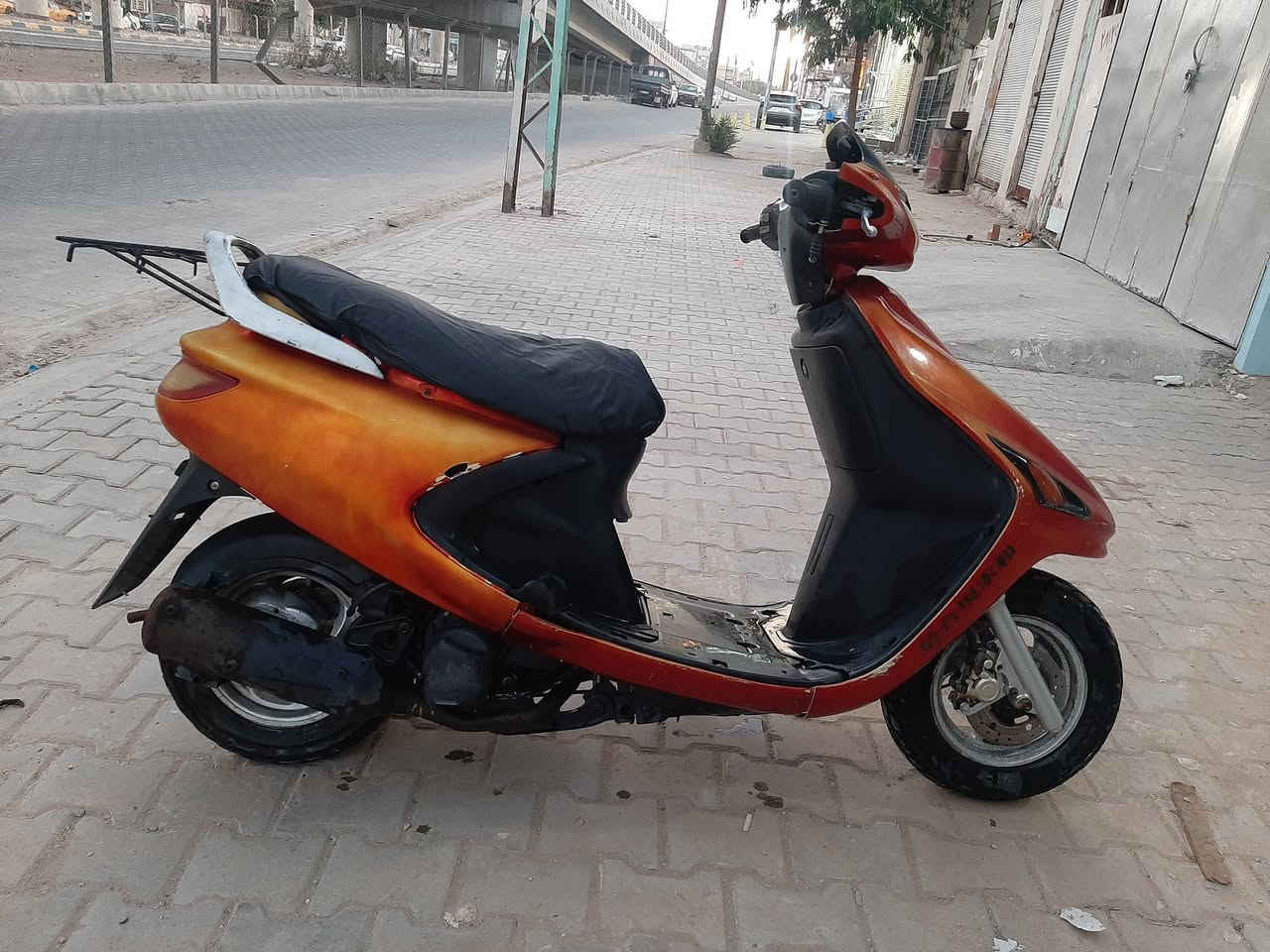 فراشه للبيع. مكينه نظيفه جدا  سلف كهربائيات شغاله لايت اشاير الكفر لونه شويه رايح من الشمس تايرات جدد السعر 275 الف وبيها مجال مكاني حي المهندسين  ‎*********** متواجد عالفيس واتصال
