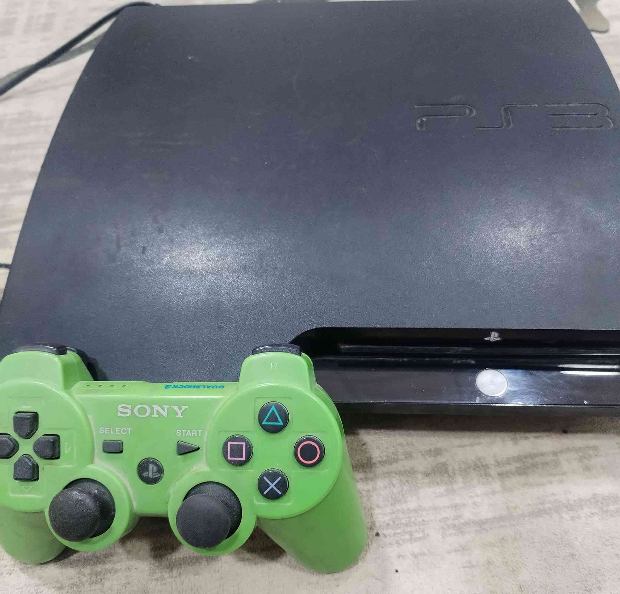 PS3
بلي 3 مهكر
وياه جويستك تجاري
وبراخله العاب
البلي مايشتغل بس رايدله تصليح
السعر 50الف فقط
للتواصل:***********
