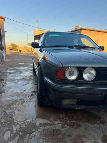 سلام عليكمBMW موديل ١٩٩٩ مكينه وكير وحدادي جاهزه مصبوغه الجمالية ستفسار تصال عل رقم ***********
