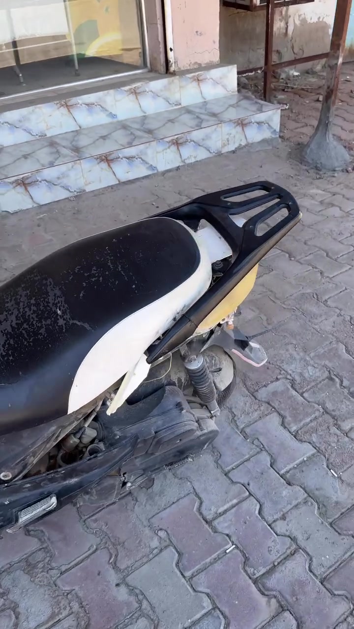 هاوجي رص 2020 محرك مكفول بس يرادلها ترتيبات شوي ع الخارج سعرها 350 وبيها مجال مكان الخالديه شارع 20 
***********
