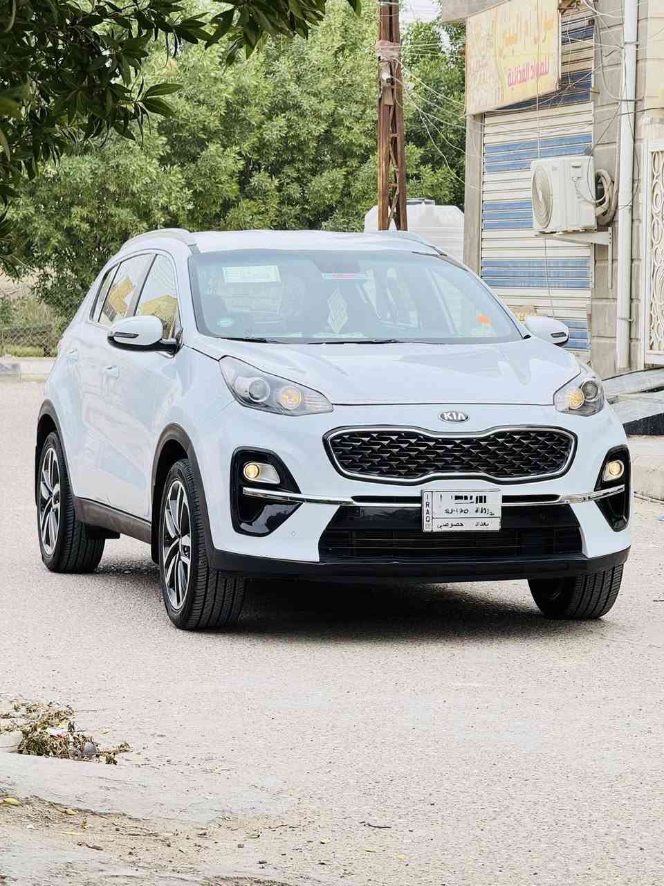 سلام عليكم ورحمة الله كيا سبورتج وراد خليجي موديل 2020 رقم بغداد بسمي تحويل ثاني يوم سياره كلش جديده وجاهزه سياره مكفوله عده رشه بصيطه بل جاملغ الباقي كفاله مواصفات السياره 
1 محرك. 2000 دوش 
2 شاشه كبيره + كامره دواره 
3 مري شفط + شاره 
4 حساس خلفي 
5 حساس امامي 
6 داخل عسلي 
7 كشن جلد 
8 ويل كب حجم 19 
9 لد نهاري امامي 
العنوان الناصريه المركز  موبايل *********** السعر 188 وبيها مجال
