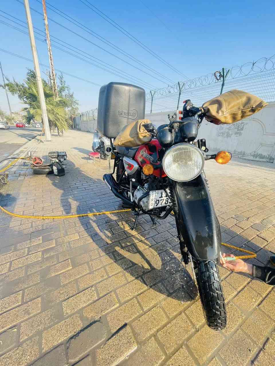 السلام عليكم بوكسر للبيع موديل 2020 نظيفة مكينتة بيه تبخير السعر مليون و 800وبيه مجال مرقمة كاملة 
 ***********
