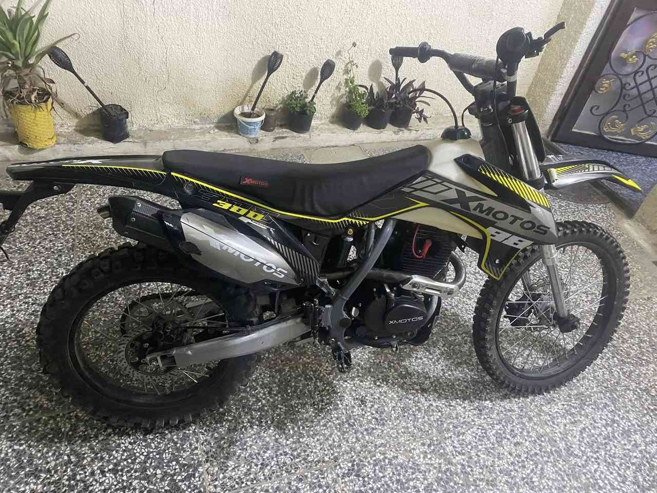 سلام عليكم دراجه قفاز للبيع مكينه وكير مكفولات دراجه كامله مكمله نكره بكل وقت طيران شلعه معدل رقم أربيل للبيع او المراوس بدراجه ناشفه بدون نطايح فدوى سعر خاص مكاني بغداد الغزاليه او شعلهً رقمي ***********
