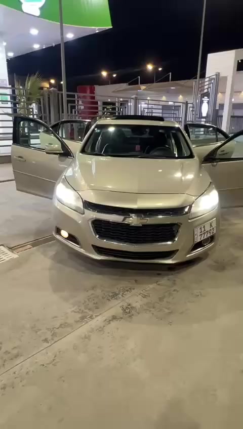 السلام عليكم
ماليبو موديل 2016 مقدس امريكي 
فول عده البصمة 
فتحة
اشاير بل مري 
تحكم ستيرن 
حساس اطفاء بل بريك 
تشغيل عن بعد 
شاشه كامره خلفيه 
شاشه قاصه 
لايت زنون يعمي 
تبريد ثلاجه 
هزه جديده بهاي السنه مجدده 
ورقم دولي مميز 
ملاحضه بس بيه نقص المرايه الجانبيه ‼️‼️
ضربته مال امريكه جاملغ خلفي وباب مبدل الي وره السايق 
وبيه بل عراق جوه البابين حك شبرين صبغ 
غير هذني مابيه السياره اي ضربه 
محرك 2500 
السياره ماشيه 161 ميل وقابل للزياده 

السعر 98 وبيه مجال 
رقم التواصل ***********‬
السكن بغداد العامريه
فقط واتساب أو تخابر ع خط
