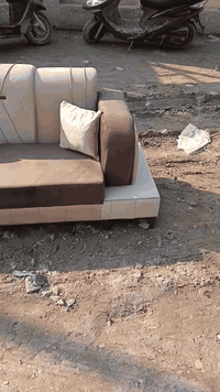 ديوان ١٠ نفرات مع كوشات شخط مابيه حيل نظيف مع طبله وسطيه حيل نظيف واكو توصيل الي باب بيتك عدنه توصيل ***********
